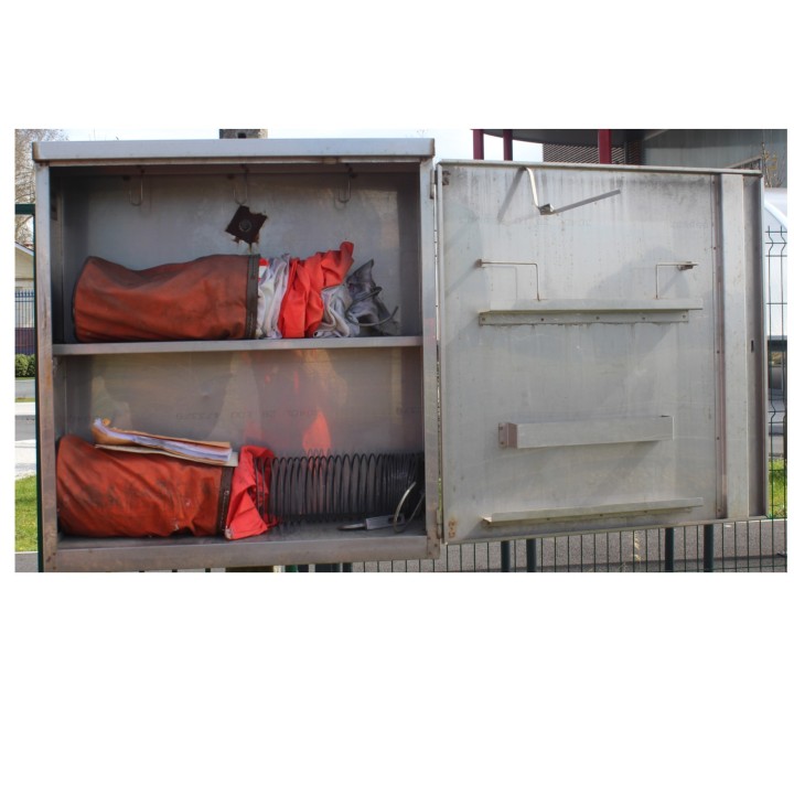 Abri passage à  niveau et armoire agrès 1/43