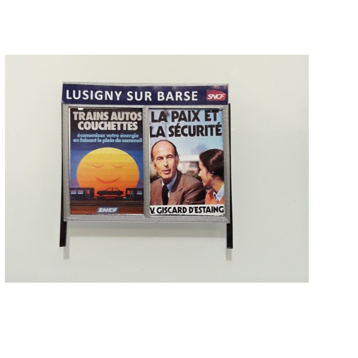 Panneaux publicitaires de quai de gare, twins échelle zéro