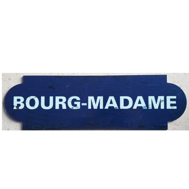 Plaque de la gare de Bourg-Madame desservie par le train Jaune