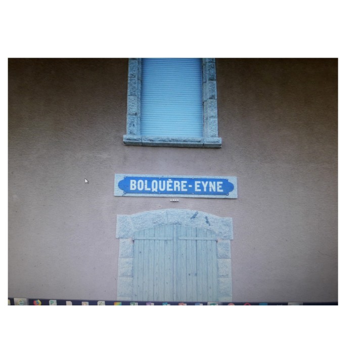 Repro de la plaque de la gare de Bolquère-Eyne desservie par le train jaune