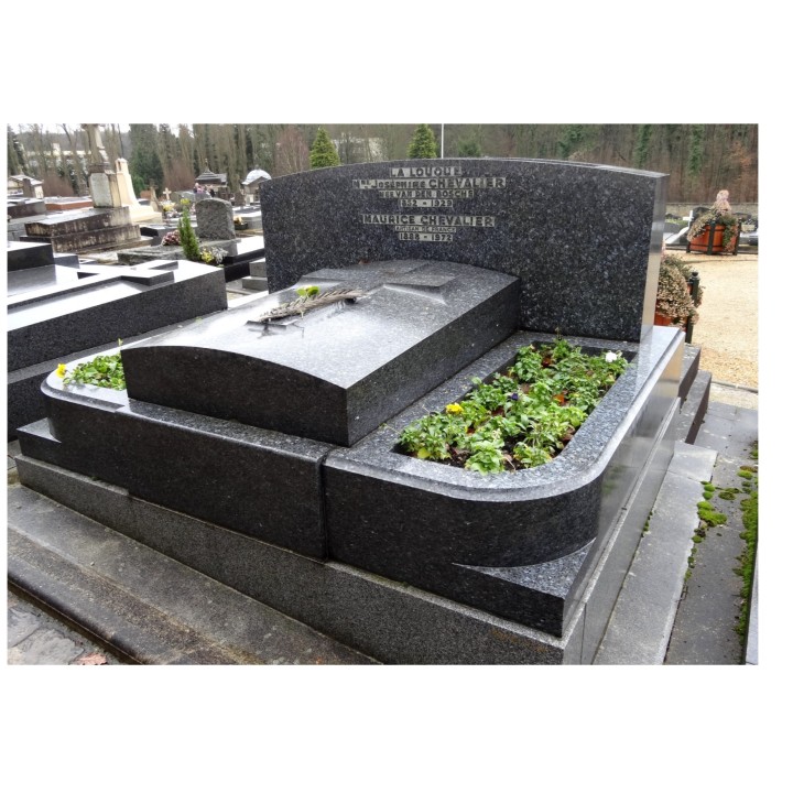 Pierre tombale inspirée de la Tombe de Maurice Chevallier, échelle ho