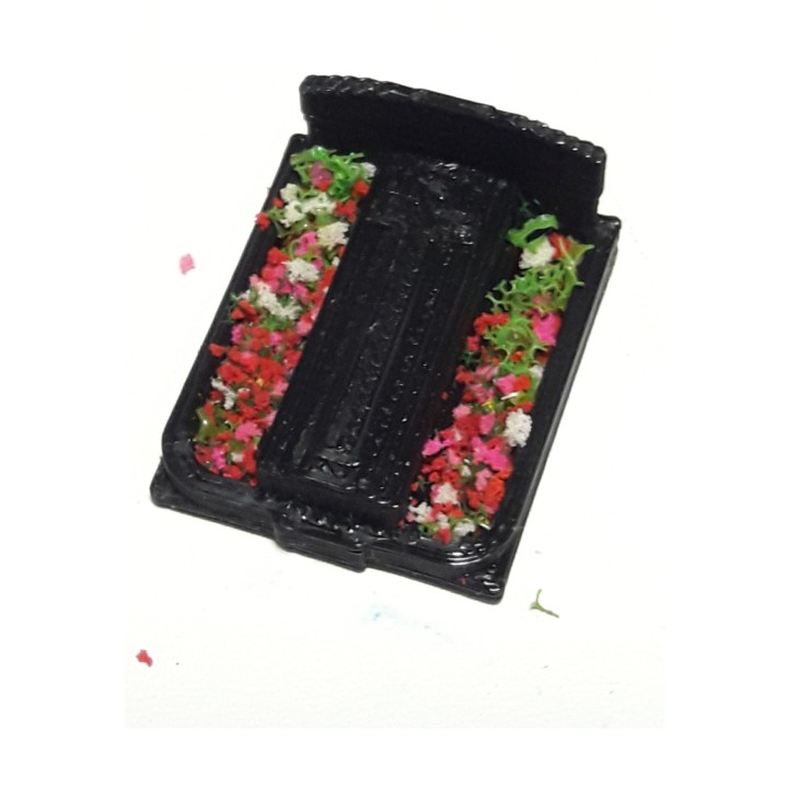 Pierre tombale inspirée de la Tombe de Maurice Chevallier, échelle ho