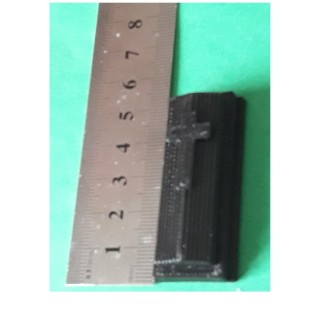 Pierre tombale inspirée de la Tombe d'Edith Piaf, échelle zéro