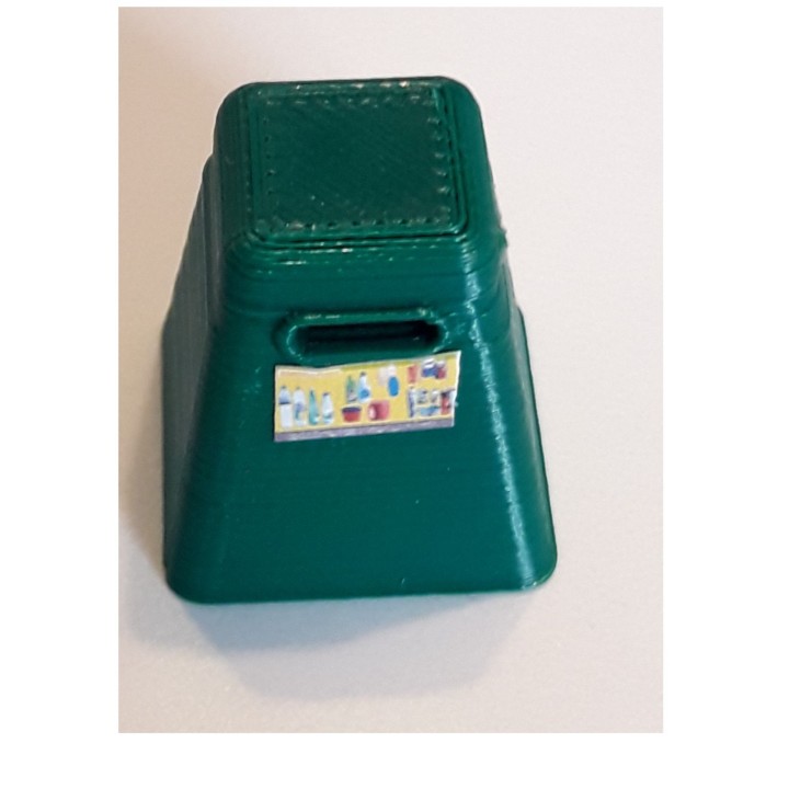 Borne de recyclage pyraamide pour bouteilles plastiques, échelle Ho