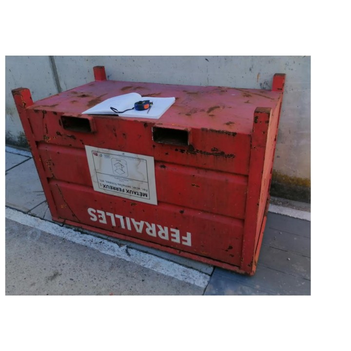 Bac de recyclage pour la ferraille, échelle zéro